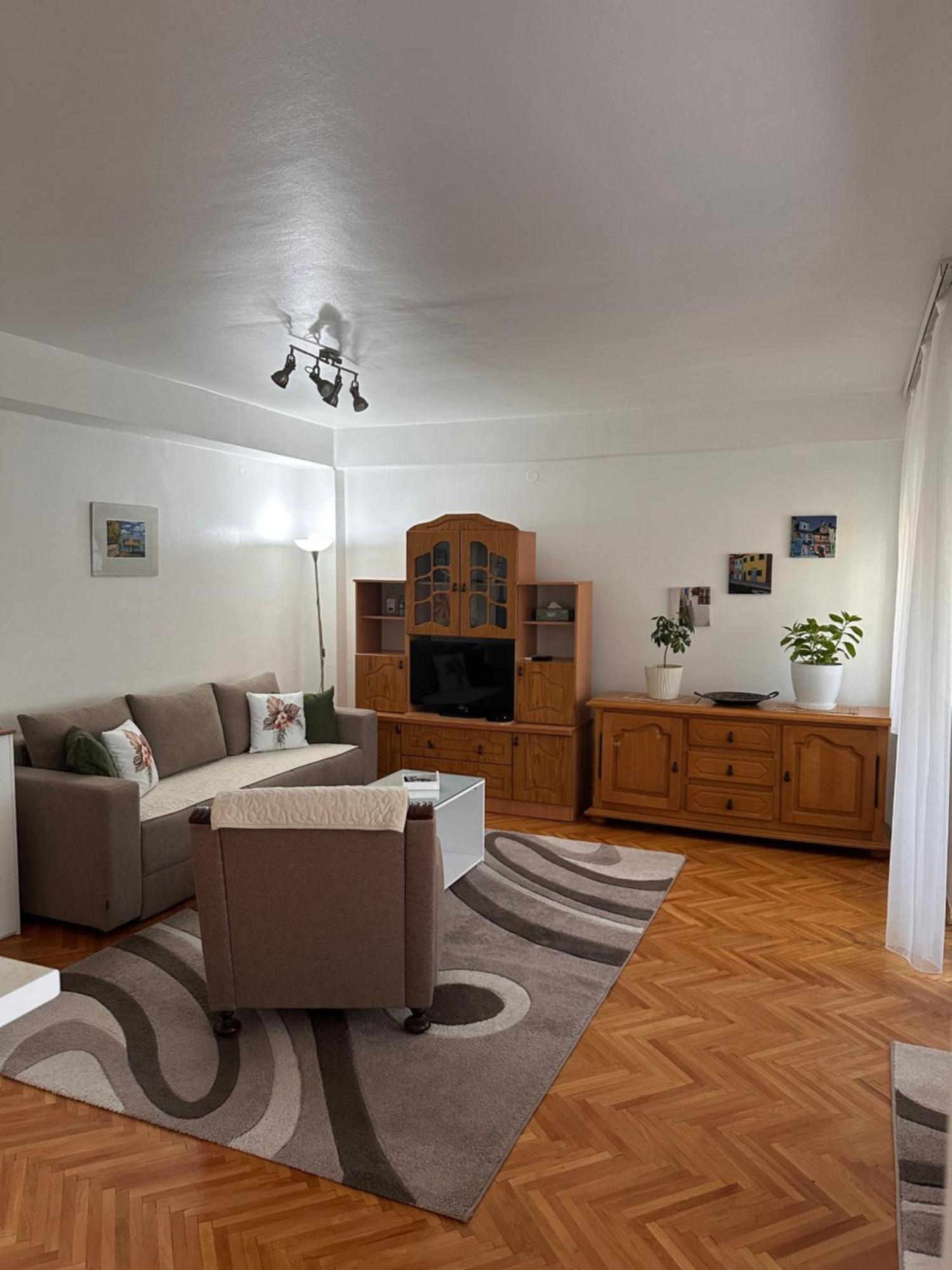 Viktor Apartment Kumanovo Buitenkant foto