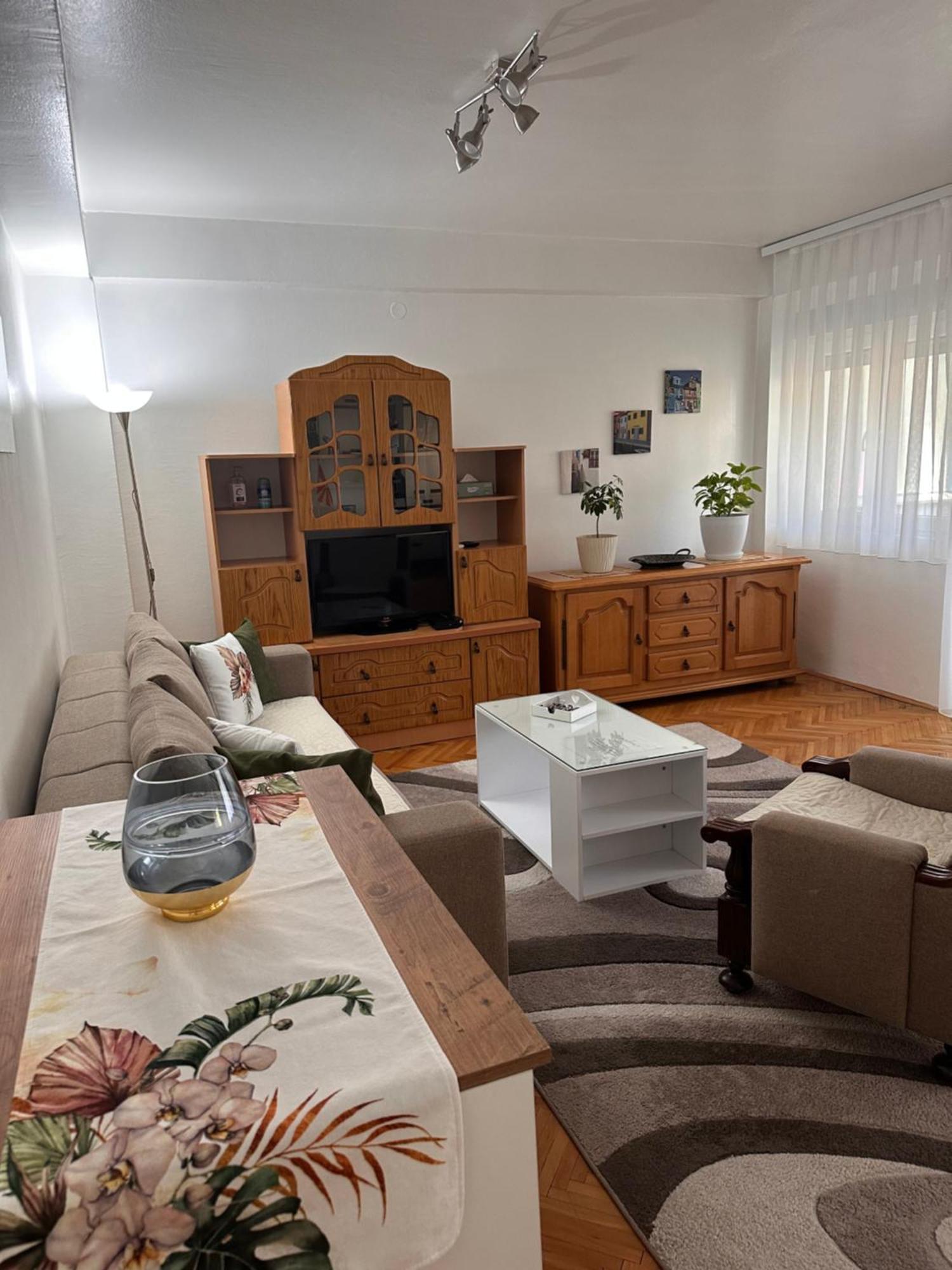 Viktor Apartment Kumanovo Buitenkant foto