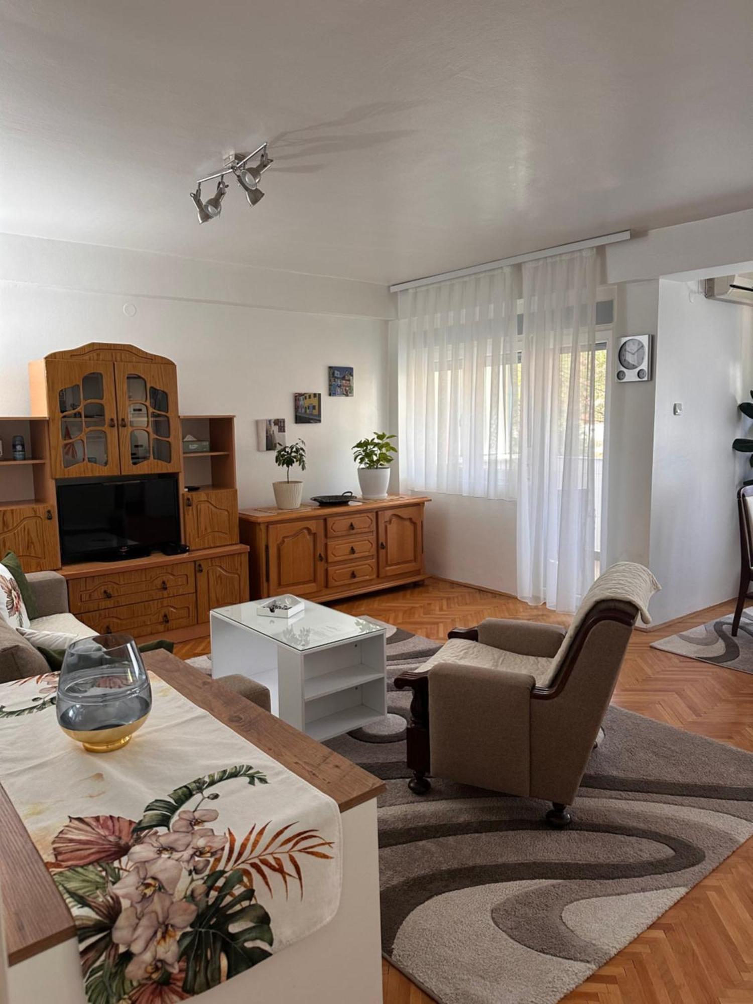 Viktor Apartment Kumanovo Buitenkant foto